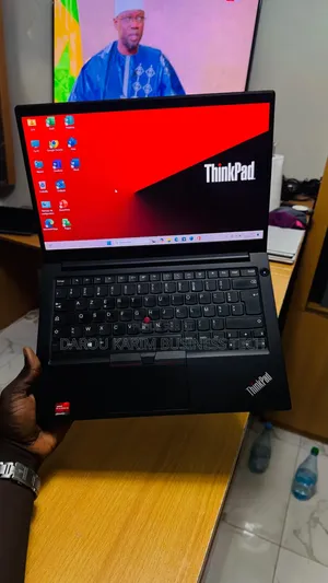 Neuf Lenovo ThinkPad E14 Gen 2 8GB AMD Ryzen 3 SSD 256GB