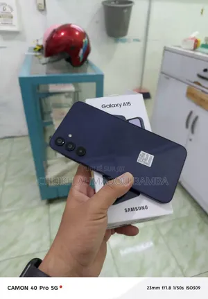 Neuf Samsung Galaxy A17 128 GB Bleu