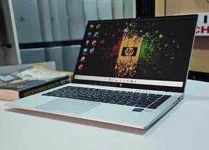 Neuf HP EliteBook 840 G8 16GB Intel Core I7 SSD 512GB