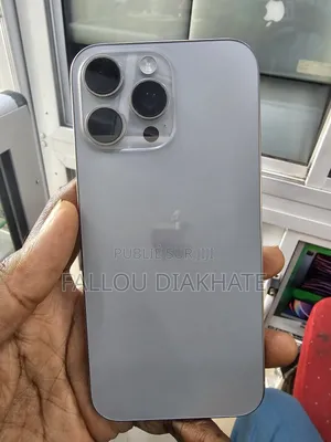 Neuf Apple iPhone 16 Pro Max 256 GB Argenté