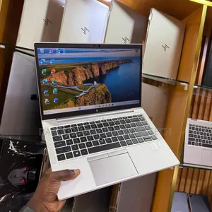 Neuf HP EliteBook 830 G7 16GB Intel Core I5 SSD 512GB