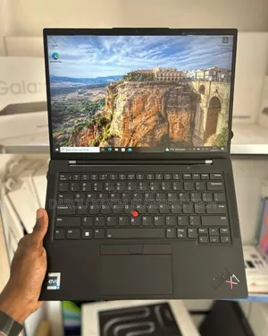 Neuf Lenovo ThinkPad X1 Carbon Gen11 16GB Intel Core I7 SSD 512GB
