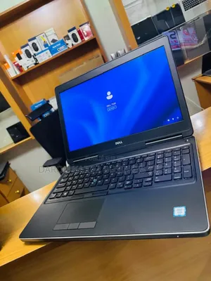 Neuf Dell Precision 7520 32GB Intel Core i9 SSD 512GB