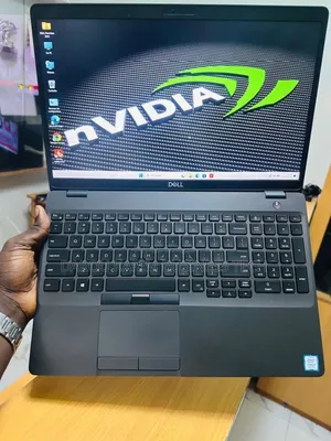 Neuf Dell Precision 3541 32GB Intel Core I9 SSD 512GB