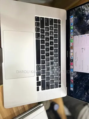 Neuf Apple MacBook Pro 2019 16GB Intel Core I9 SSD 512GB