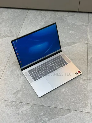 Neuf Dell Inspiron 16 5620 16GB AMD Ryzen 5 SSD 512GB