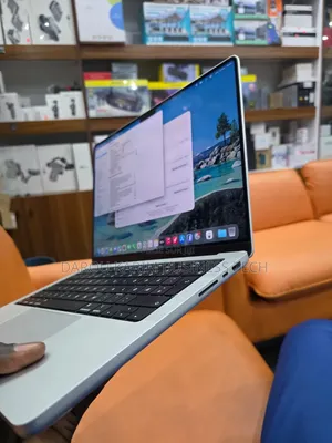 Neuf Apple MacBook Pro 2023 M2 Pro 14-Inch 16GB Apple M2 SSD 1T