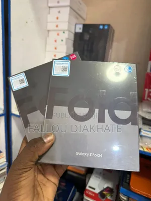 Neuf Samsung Galaxy Z Fold4 256 GB Noir