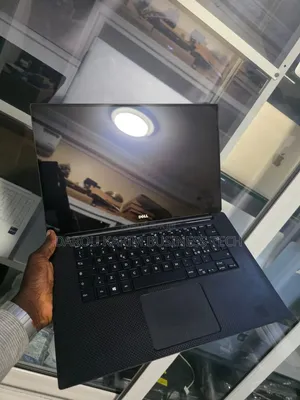 Nouveau Ordinateur portable Dell XPS 15 32GB Intel Core i7 SSD 1T