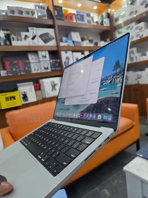 Neuf Apple MacBook Pro 2023 M2 16GB Apple M2 SSD 512GB