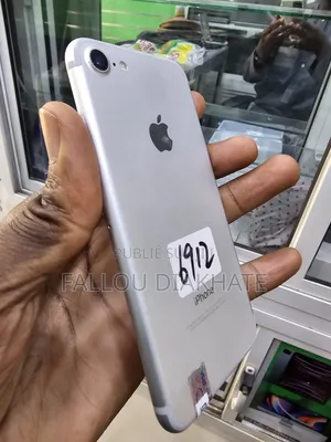 Neuf Apple iPhone 7 32 GB Blanc