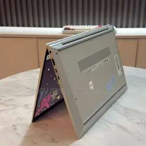 Neuf Ordinateur portable HP 16GB AMD Ryzen 5 SSD 256GB
