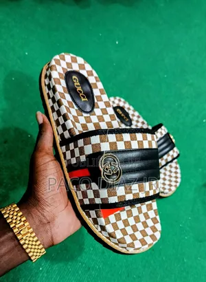 Chaussures Claquettes Gucci