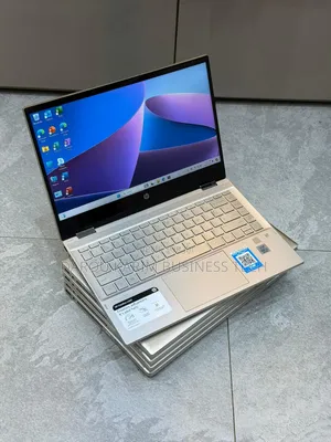 Neuf HP Pavilion 14 x360 2-in-1 8GB Intel Core i5 SSD 256GB