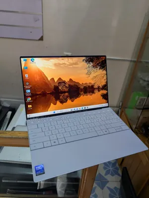 Neuf Dell XPS 13 (9350) 16GB Intel Core Ultra 7 SSD 512GB