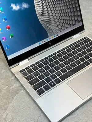 Neuf HP EliteBook 830 G8 16GB Intel Core I7 SSD 512GB