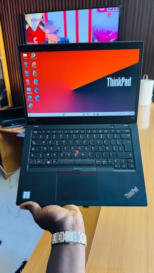 Neuf Lenovo ThinkPad X390 8GB Intel Core I5 SSD 256GB