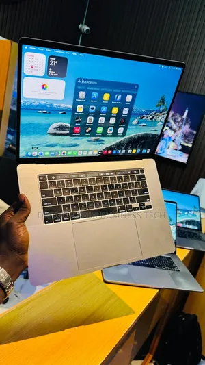 Neuf Apple MacBook Pro 2019 16GB Intel Core I7 SSD 512GB