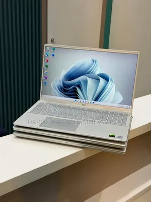 Neuf Ordinateur Portable Dell Inspiron 15 16GB Intel Core I7 SSD 512GB