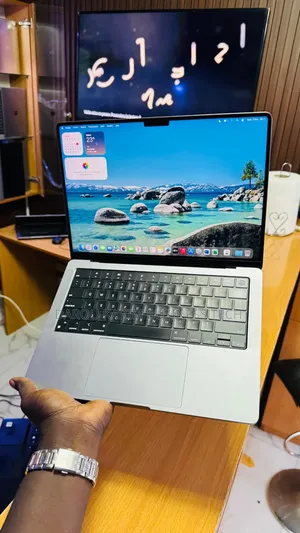 Neuf Apple MacBook Pro 2023 M2 16GB Apple M2 SSD 512GB