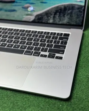 Neuf Apple MacBook Air 2024 M3 15-Inch 16GB Apple M3 SSD 256GB