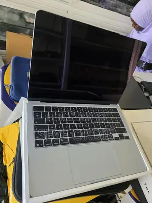 Nouveau Apple MacBook Air 2025 M4 13-inch 16GB Apple M4 SSD 512GB