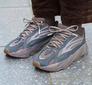 Adidas Yeezy Boost 700 V2