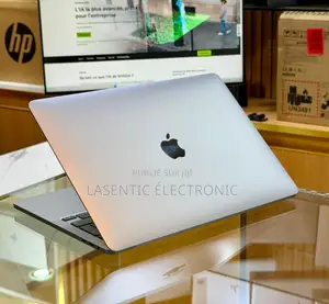 Nouveau Apple MacBook Pro 2020 32GB Intel Core i7 SSD 1T
