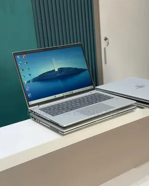 Nouveau HP EliteBook 640 G11 16GB AMD Ryzen 5 SSD 512GB