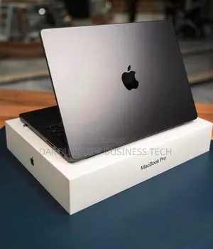 Nouveau Apple MacBook Pro 2026 M5 Max 16-inch 36GB Apple M5 Max SSD 2T