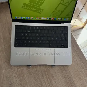 Nouveau Apple MacBook Pro 2023 M2 Pro 14-inch 16GB Apple M2 SSD 1T