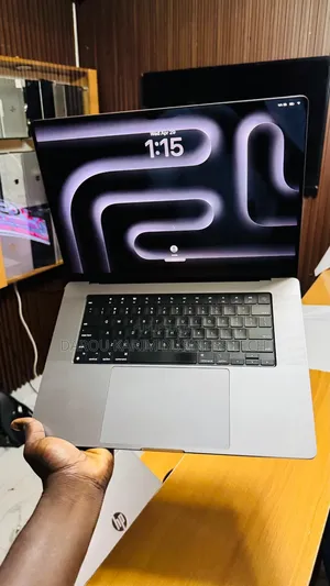 Nouveau Apple MacBook Pro 2021 M1 32GB Apple M1 Pro SSD 512GB