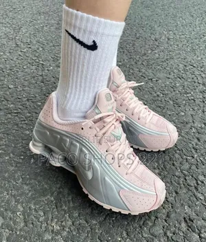 Femme Nike Shoks R4