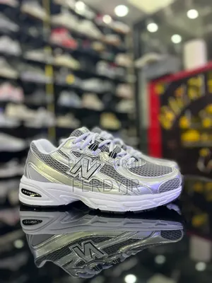 New Balance 740 Grise Disponible Maintenant Avec Livraison