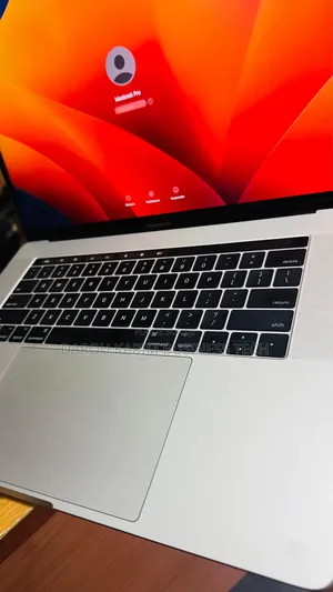 Nouveau Apple MacBook Pro 2017 16GB Intel Core i7 SSD 512GB