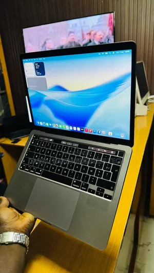 Nouveau Ordinateur portable Apple MacBook Pro 2020 16GB Apple M1 SSD 1T