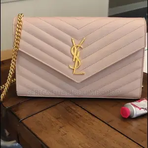 Portefeuille Enveloppe Cassandre en Cuir Matelassé Saint Laurent