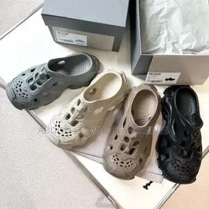 Crocs Balenciaga Disponible