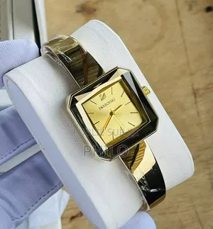 Montre Femme Trés Classe Et Élégante