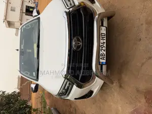Toyota Hilux Revo Double Cab Deisel 2.8 AWD 2021 Blanc cassé