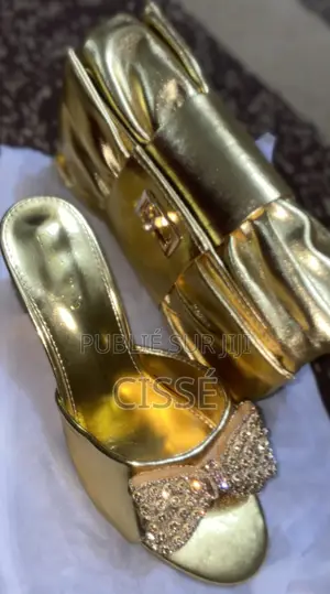 Des Ensembles Pochette Et Chaussures Haute Gamme