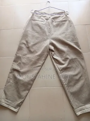 Pantalons Kaki De Friperie en Très Bon État, De Bonne Qualité.