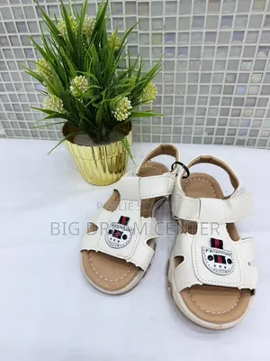Chaussures Enfant Disponible Garçon Et Fille a Partir 3ans À 12ans