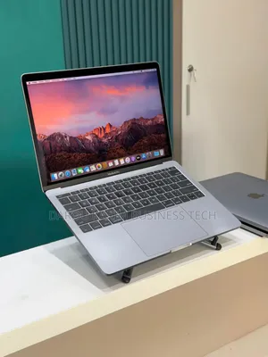 Nouveau Apple MacBook Pro 2017 8GB Intel Core i5 SSD 512GB