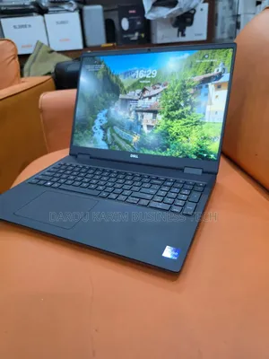 Nouveau Dell Precision 7670 32GB Intel Core i9 SSD 512GB