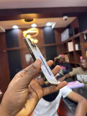 Nouveau Apple iPhone 13 Pro Max 128 GB Doré