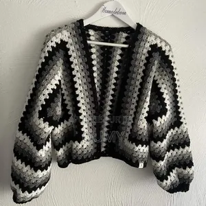 Ensemble Crochet Noir, Blanc Et Gris Fait Main
