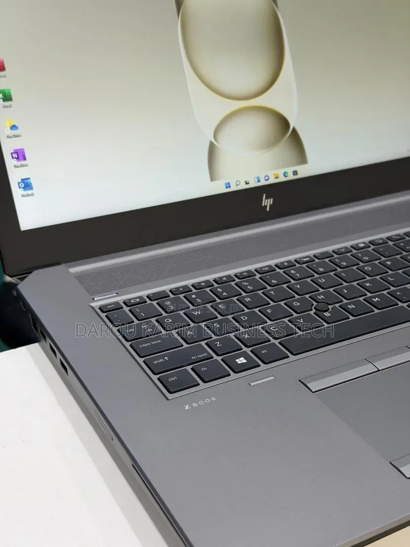 Nouveau Ordinateur portable HP ZBook 17 G5 16GB Intel Core i7 SSD 512GB