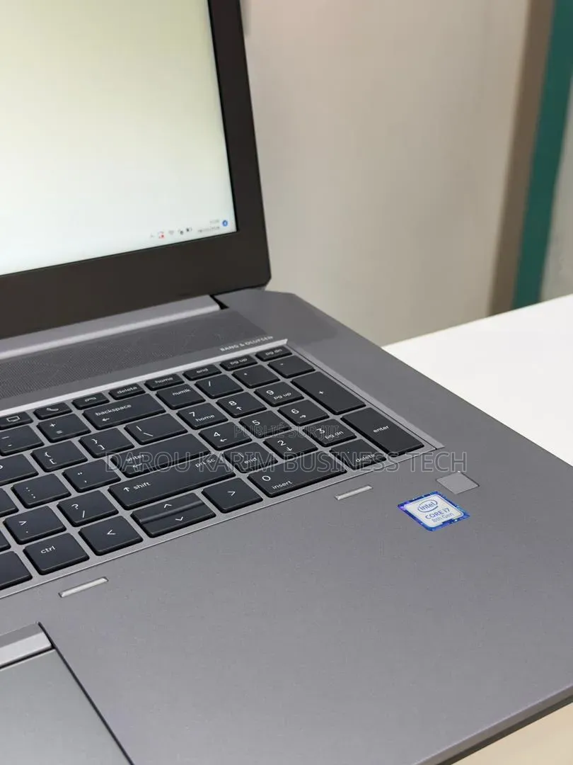 Nouveau Ordinateur portable HP ZBook 17 G5 16GB Intel Core i7 SSD 512GB