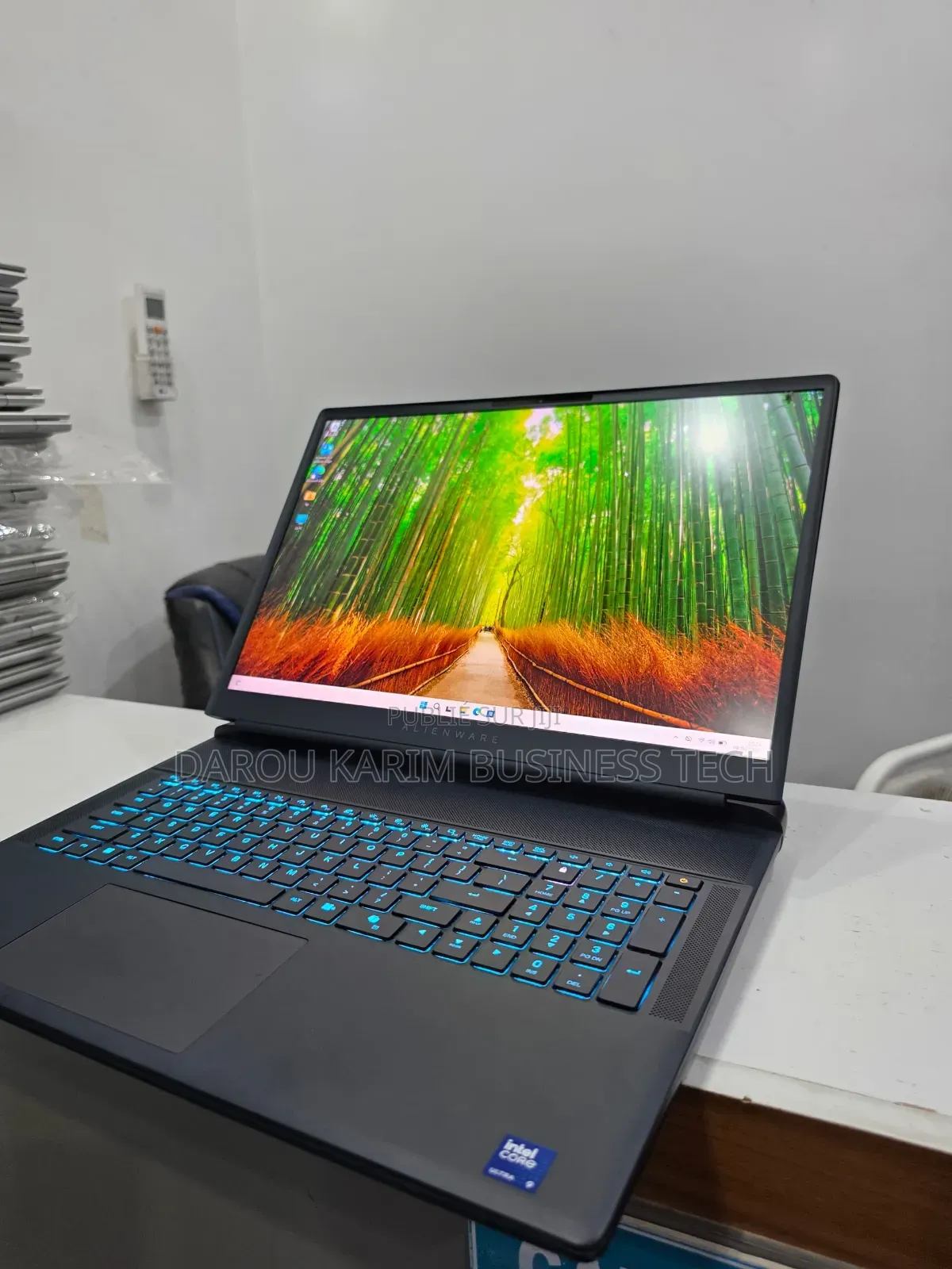 Nouveau Dell Allienware M18 R1 64GB Intel Core Ultra 9 SSD 2T